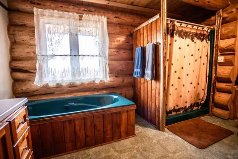 Bath - 3358 Strandskov Rd, Lincoln, MT 59639 photo 2 of 3