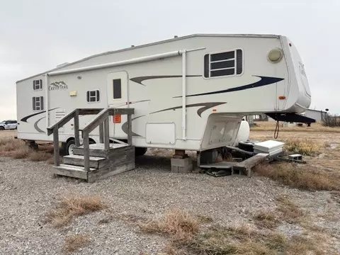 608 11th St, Valier, MT 59486