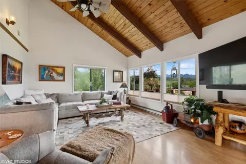 324 Lake Hills Dr, Bigfork, MT 59911