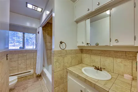 Bath - 357 Blind Draw Rd, Conner, MT 59827 photo 10 of 13