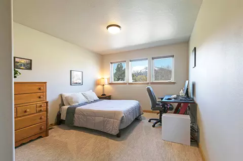 Bedroom - 10 Lone Pine Trl, Hamilton, MT 59840 photo 7 of 8