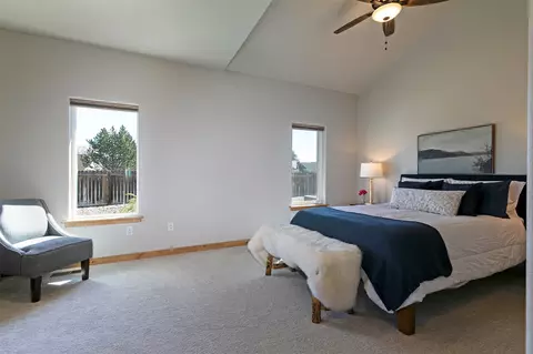 Bedroom - 10 Lone Pine Trl, Hamilton, MT 59840 photo 2 of 8