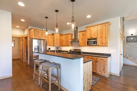 Kitchen - 10 Lone Pine Trl, Hamilton, MT 59840 photo 2 of 4