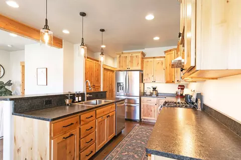 Kitchen - 10 Lone Pine Trl, Hamilton, MT 59840 photo 4 of 4
