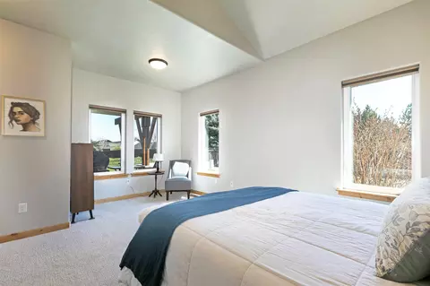 Bedroom - 10 Lone Pine Trl, Hamilton, MT 59840 photo 3 of 8