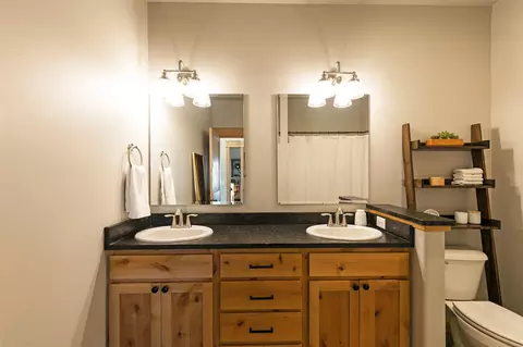 Bath - 10 Lone Pine Trl, Hamilton, MT 59840 photo 1 of 4