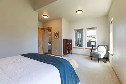 Bedroom - 10 Lone Pine Trl, Hamilton, MT 59840 photo 4 of 8