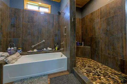 Bath - 1500 River Rd W, Plains, MT 59859 photo 2 of 4