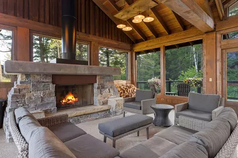 74 Trails End Ct, Bigfork, MT 59911