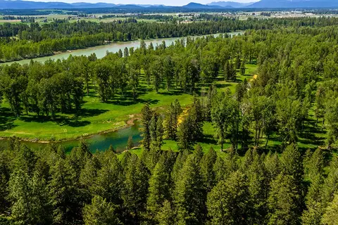 560 Windfield Ln, Columbia Falls, MT 59912