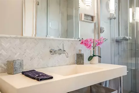 Bath - 442 4th Ave E, Kalispell, MT 59901 photo 2 of 14