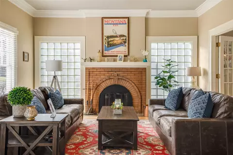 Living - 442 4th Ave E, Kalispell, MT 59901 photo 1 of 6