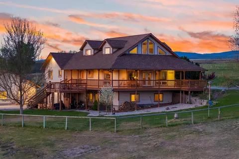 1892 Sutherland Ln, Corvallis, MT 59828