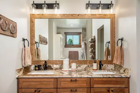 Bath - 45331 Turnquist Rd, Ronan, MT 59864 photo 2 of 5