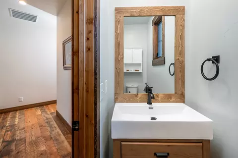Bath - 45331 Turnquist Rd, Ronan, MT 59864 photo 1 of 5