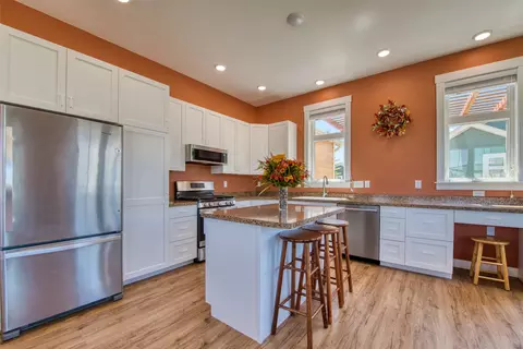 Kitchen - 306 Mansion View Loop, Hamilton, MT 59840 photo 4 of 7