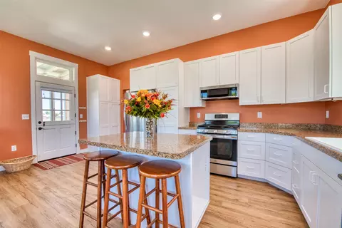 Kitchen - 306 Mansion View Loop, Hamilton, MT 59840 photo 2 of 7