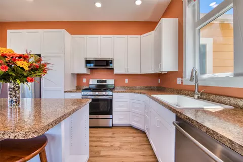 Kitchen - 306 Mansion View Loop, Hamilton, MT 59840 photo 6 of 7