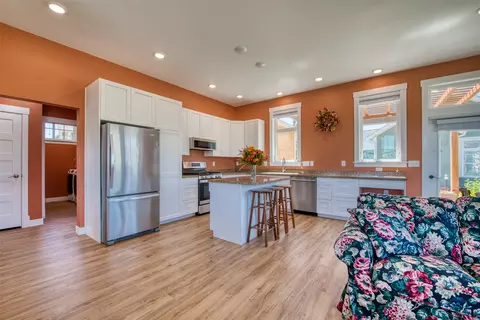 Kitchen - 306 Mansion View Loop, Hamilton, MT 59840 photo 3 of 7