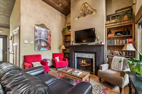 Living - 119 5th Ave W, Kalispell, MT 59901 photo 2 of 7