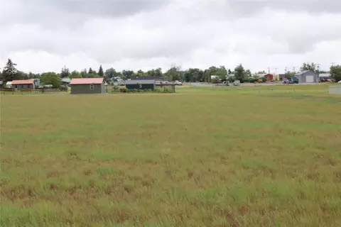 918 Dupuyer Ave, Valier, MT 59486