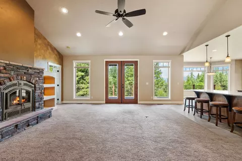 Living - 149 Monet Rd, Lakeside, MT 59922 photo 3 of 8