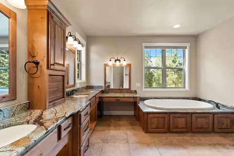Bath - 149 Monet Rd, Lakeside, MT 59922 photo 4 of 7