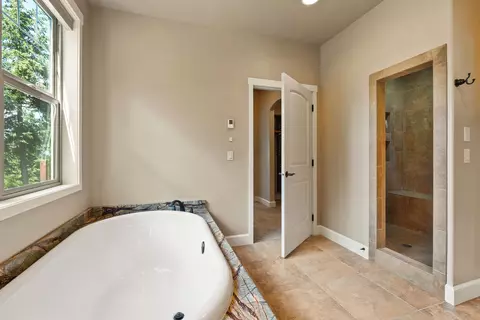 Bath - 149 Monet Rd, Lakeside, MT 59922 photo 3 of 7