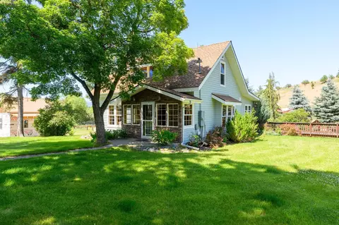 711 Spring St, Eureka, MT 59917