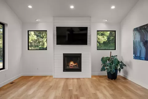 Living - 175 Wulff Ln, Lakeside, MT 59922 photo 6 of 15