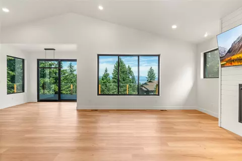 Living - 175 Wulff Ln, Lakeside, MT 59922 photo 9 of 15
