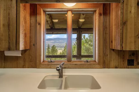 Kitchen - 714 Eagles Roost Ln, Hamilton, MT 59840 photo 3 of 5