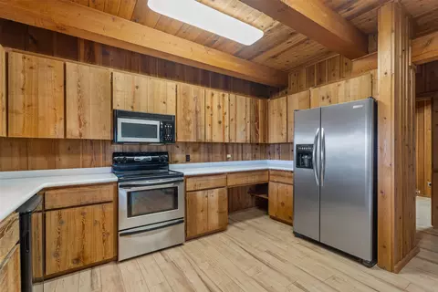Kitchen - 714 Eagles Roost Ln, Hamilton, MT 59840 photo 4 of 5