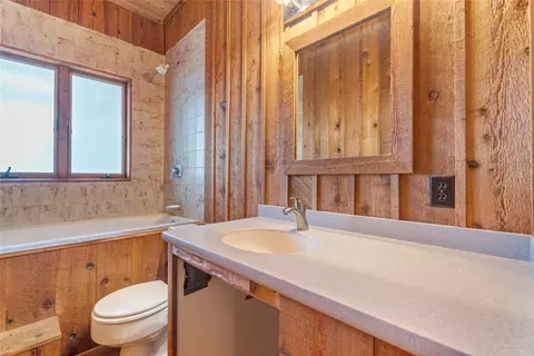 Bath - 714 Eagles Roost Ln, Hamilton, MT 59840 photo 1 of 2