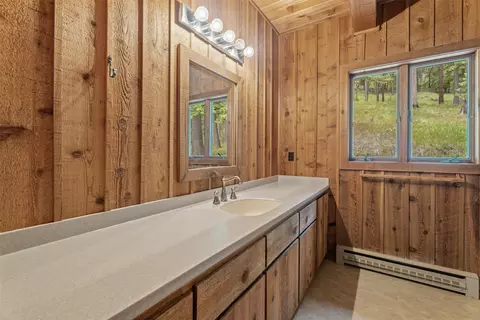 Bath - 714 Eagles Roost Ln, Hamilton, MT 59840 photo 2 of 2