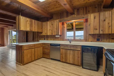 Kitchen - 714 Eagles Roost Ln, Hamilton, MT 59840 photo 2 of 5