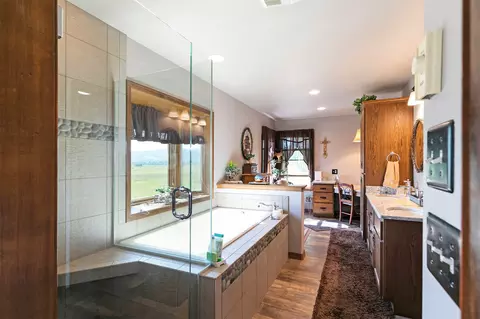 Bath - 511 499 Gold Creek Loop, Hamilton, MT 59840 photo 1 of 6