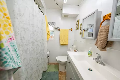 Bath - 620 W 1st St, Libby, MT 59923 photo 1 of 2