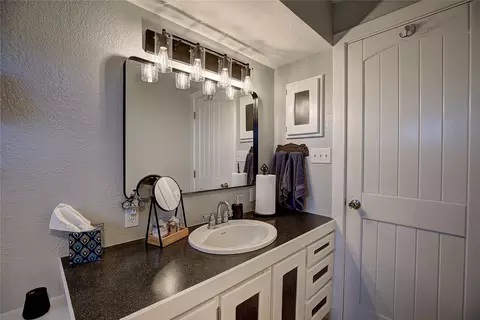 Bath - 904 4th St E, Polson, MT 59860 photo 4 of 6