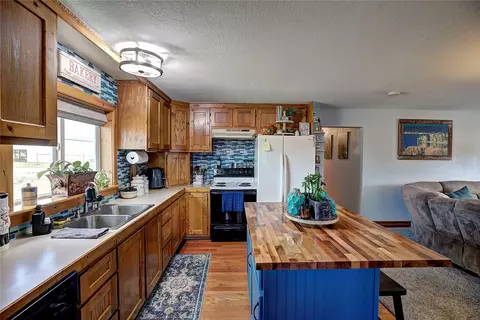 Kitchen - 904 4th St E, Polson, MT 59860 photo 4 of 5
