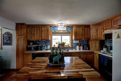 Kitchen - 904 4th St E, Polson, MT 59860 photo 2 of 5