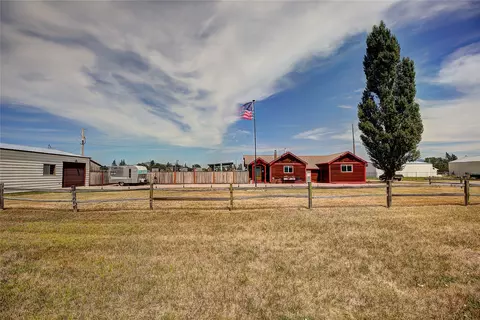 Exterior - 904 4th St E, Polson, MT 59860 photo 2 of 16