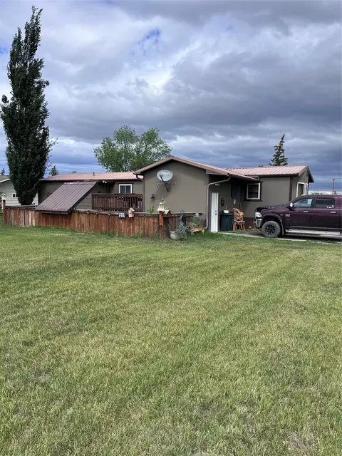 628 Choteau Ave, Valier, MT 59486