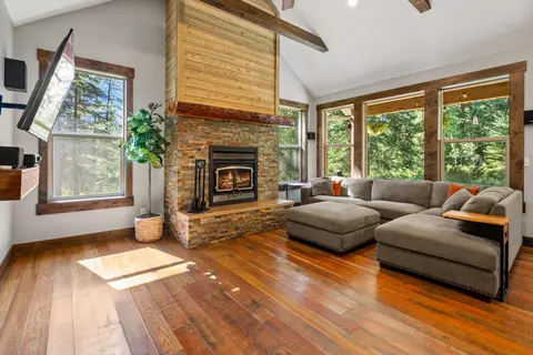 19 Raccoon Trl, Whitefish, MT 59937