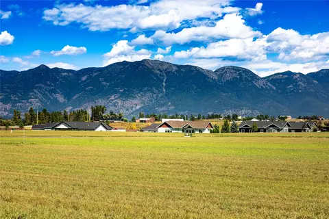 212 Holbrook Dr, Kalispell, MT 59901