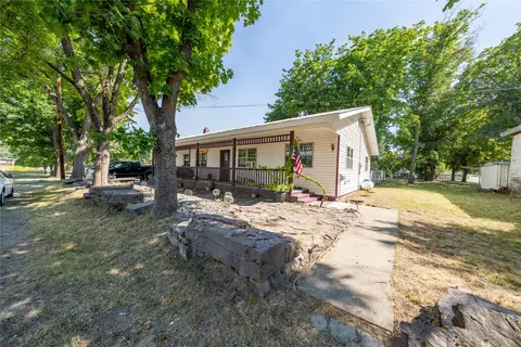 106 N 6th St, Troy, MT 59935