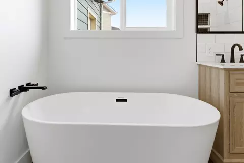 Bath - 208 Junebug Ct, Kalispell, MT 59901 photo 3 of 3