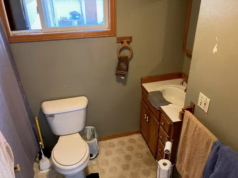 Bath - 1504 Dakota Ave, Libby, MT 59923 photo 1 of 3