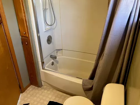Bath - 1504 Dakota Ave, Libby, MT 59923 photo 2 of 3