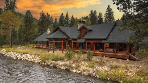 6900 Nez Perce Rd, Darby, MT 59829